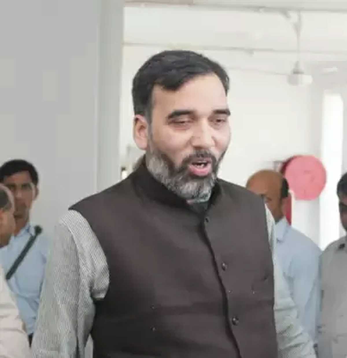 दिल्ली सरकार ने कहा, समारोह स्थल पर दिल्ली पुलिस ने किया कब्जा, एलजी ऑफिस ने किया खंडन